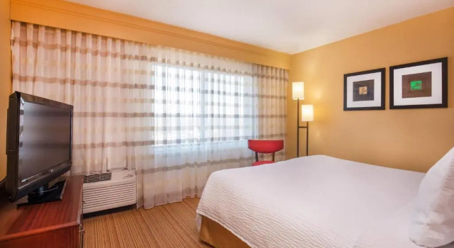 Двухместный люкс Courtyard by Marriott Hartford Manchester
