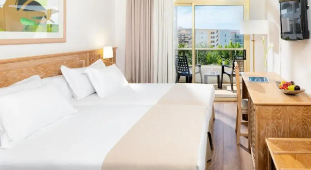 Двухместный номер с видом на бассейн H10 Salou Princess