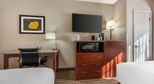 Четырёхместный номер Standard Best Western Plus Peak Vista Inn & Suites