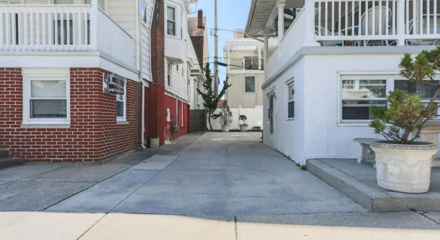 Large Beach Home with Ocean Views from Balcony Unit 2 and 3, Foglalás Szálloda Ventnor City Jersey Shore