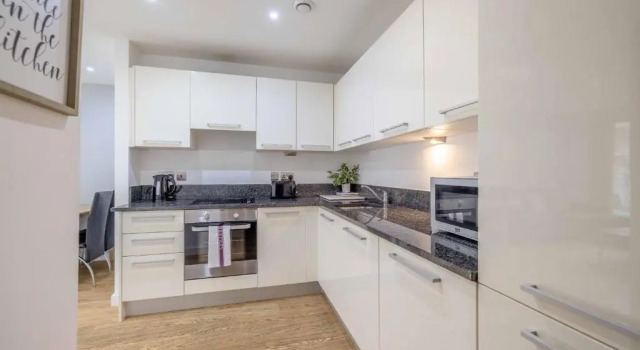 Апартаменты 2 Bed at Slough Station & Parking - London in 20 Mins