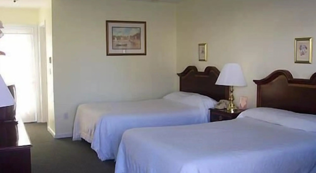Taber Inn, Забронировать Отель Отели Мистика с бассейном, рядом с Корабль Чарльза У. Моргана в морском порту Мистик, Бассейн