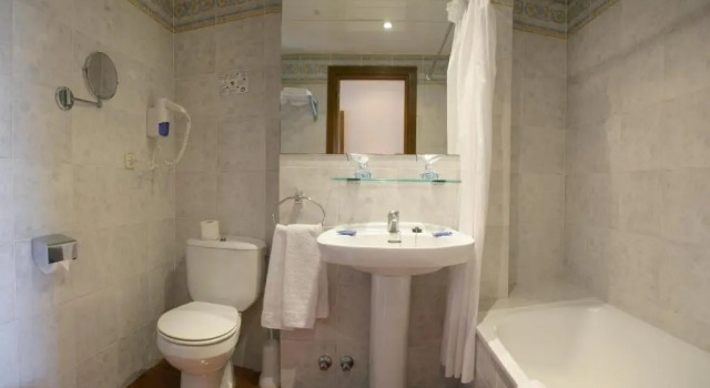 Трёхместный номер Standard с балконом RVHotels Mar de Tossa