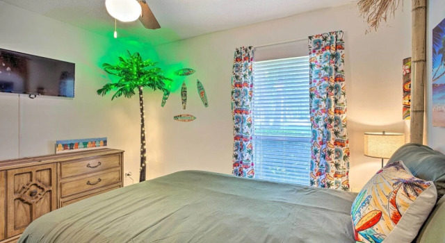 Cedar Creek Lake Home: Private Dock & Hot Tub, Book Feriehus Gun Barrel City Texas