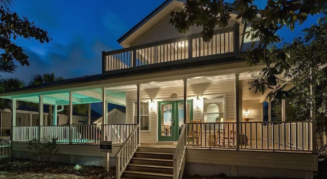SUMMER SHANDY 4 Bedroom Holiday Home by Five Star Properties, Varaa Lomakoti Destin Emerald Coast