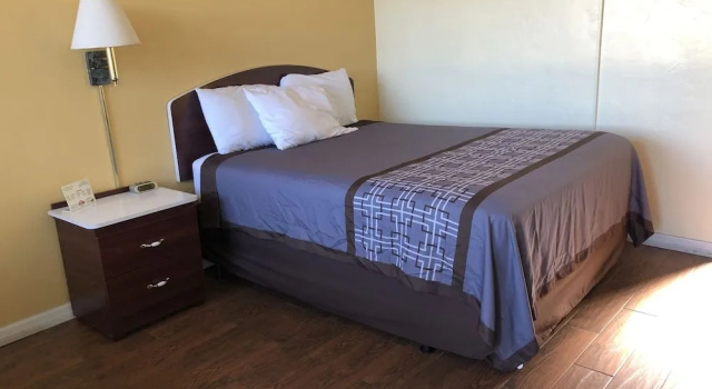Economy Inn