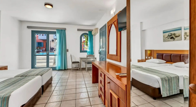 Двухместный номер Standard с видом на бассейн Marilisa Hotel