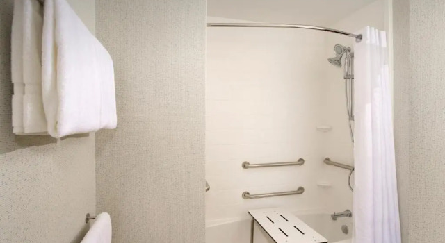 Четырёхместный номер Standard Holiday Inn Express & Suites New Braunfels