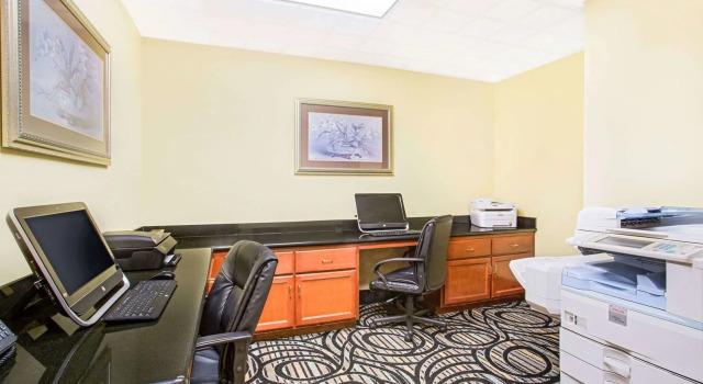 Holiday Inn Express Mobile I-65 by IHG, Book Hotel Hoteller i Mobile med morgenmad, nær Spring Hill College, Morgenmad
