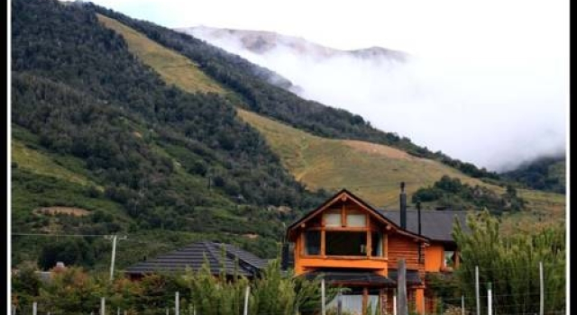 Cabañas La Aurora Boreal, Забронировать Отель Отели Сан-Карлос-де-Барилоче с парковкой, рядом с Горнолыжный курорт Серро-Катедраль, Парковка