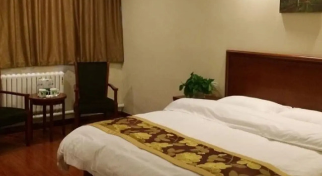 Двухместный номер Standard GreenTree Inn YanTai FuShan District YongDa Street Express Hotel