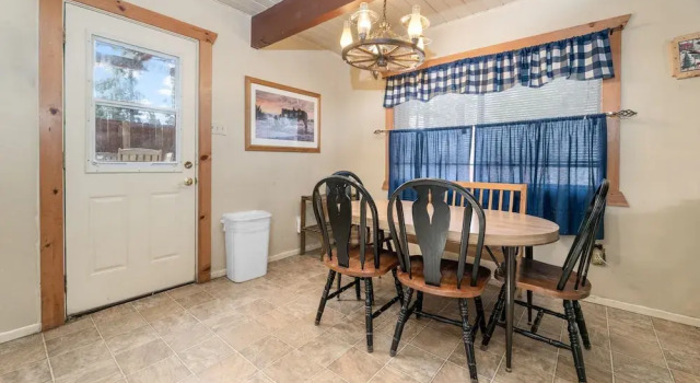 Bear Trap Cabin - Nice Cabin In A Quiet Area. With Hot Tub 2 Bedroom Home, Забронировать Отель Отели в центре Биг-Бэар-Сити, в центре