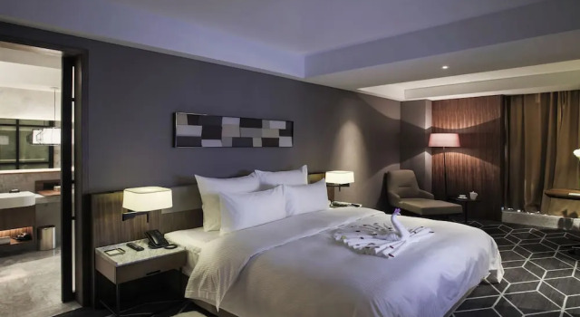 Люкс Superior с видом на город The Lotus Hotel Chongqing