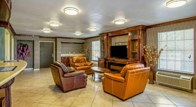 Super 8 by Wyndham Jackson MS Near the Fairgrounds, Varaa Hotelli Hotellit New England uima-altaalla, Uima-allas
