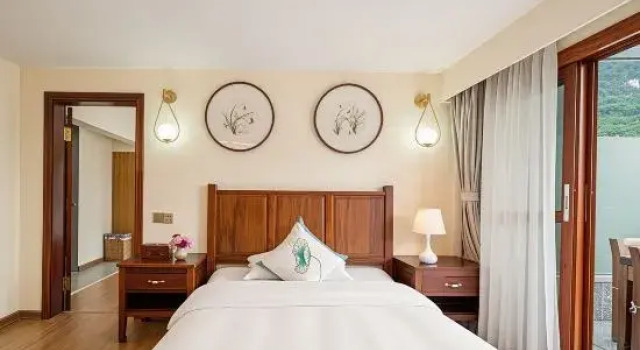 Люкс Range Rover Court Hotel