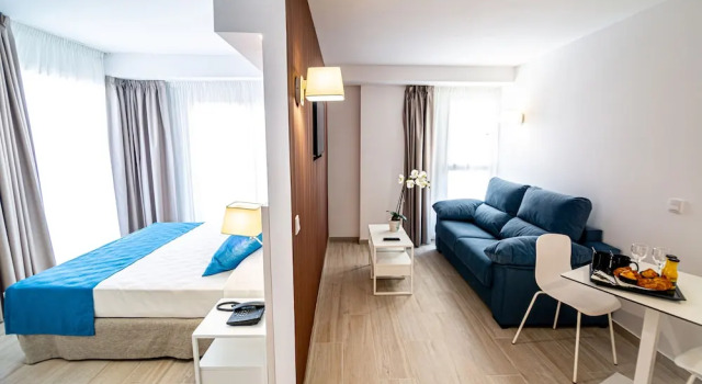 Семейный номер Standard с балконом Hotel Rosamar