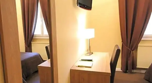 Трёхместный номер Standard с красивым видом из окна Hôtel Le Valaurie