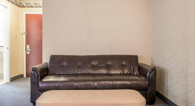 Red Roof Inn & Suites Vineland - Buena, Book Hotel Buena New Jersey