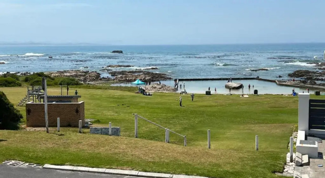 Коттедж с 3 комнатами Kleinbaai