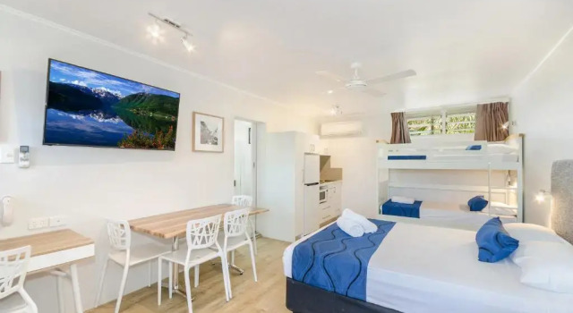Семейная студия Beach House Motel