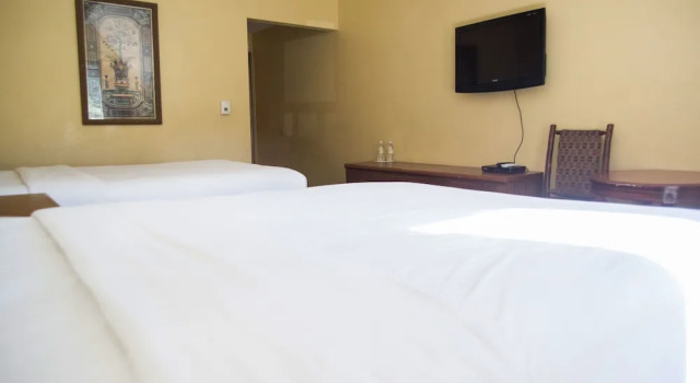Четырёхместный номер Deluxe с балконом The Retreat on Charleston Peak