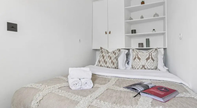 Апартаменты Cozy 1BR Flat in the Heart of République