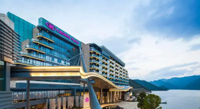 Номер Deluxe Crowne Plaza Hangzhou Thousand Island Lake by IHG