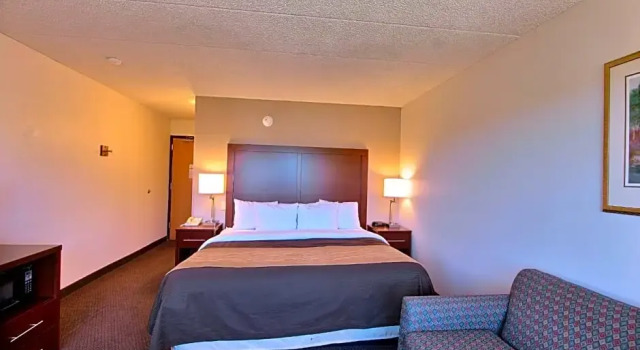 Люкс с видом на залив Comfort Inn & Suites Madison - Airport