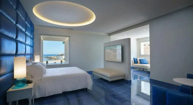 Люкс с видом на море Grotta Palazzese Beach Hotel