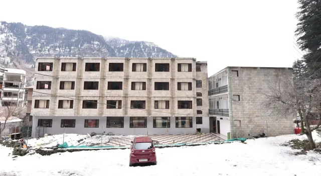 Kapoor Resort, Забронировать Курортный отель Отели Манали с завтраком, Завтраки