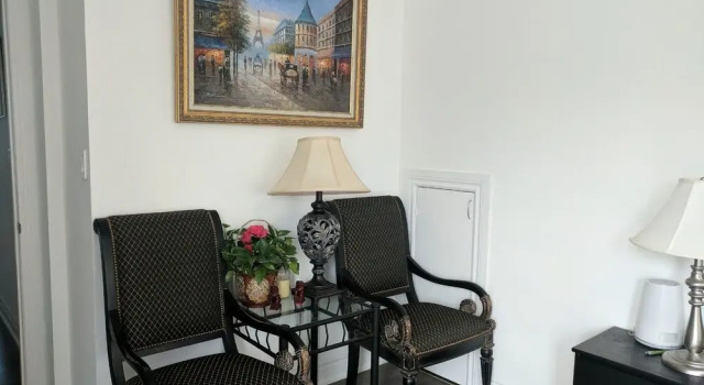 Gardens at Queen Luxury One Bedroom, Varaa Hotelli Toronto 