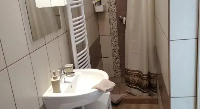 Esze Vendegszoba, Rezervasyon Otel Tata 