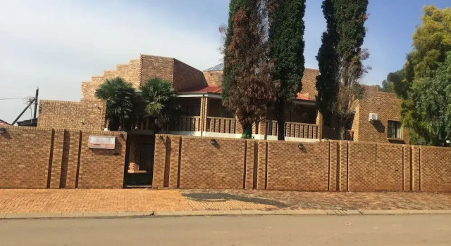 Lapeng Village, Boek Pension Daveyton Gauteng
