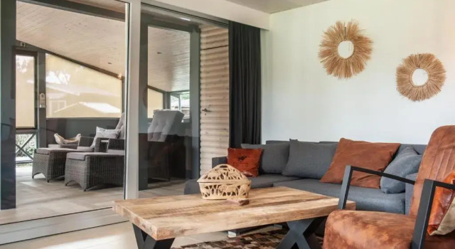 Prachtige Chalet Wabi Sabi Aan Het Water!, Prenota Chalet Hotel a Flanders con parcheggio, Parcheggio