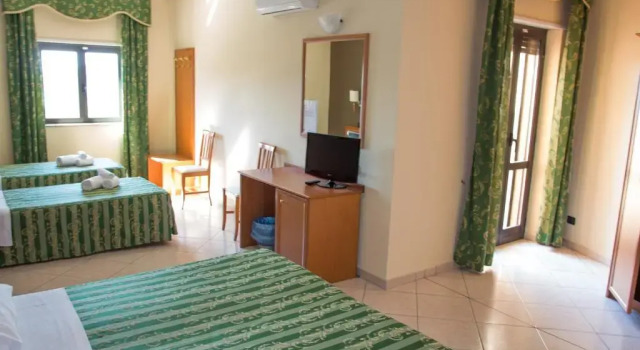 Четырёхместный номер Standard с балконом Hotel San Giorgio