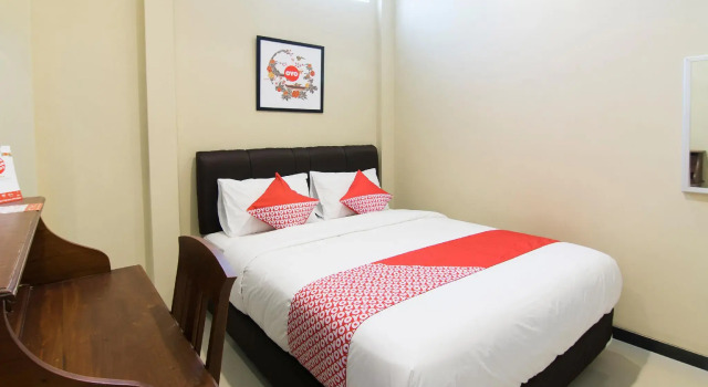 Super OYO 890 Dewi Fortuna Guest House, Book Guesthouse Catur Tunggal 