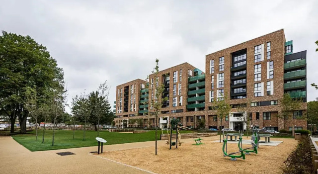 Апартаменты Chiswick Park Apartments London