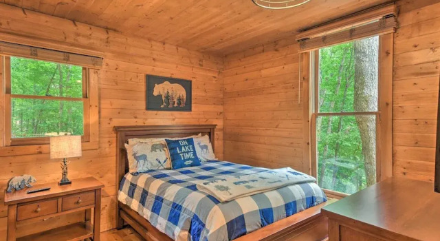Lakefront Glass House Cabin w/ Mountain Views!, Reserva ahora Hotel Jasper Georgia