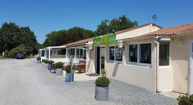 Bungalow With 2 Bedrooms in Commequiers, With Pool Access and Terrace - 27 km From the Beach, Buchen Sie Hotel Commequiers 