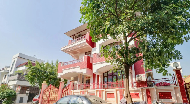 OYO 76647 Hotel Raka Inn