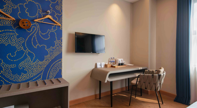 Camera Deluxe Luminor Hotel Airport Sidoarjo By WH , Best Choice and Strategic Location with a Rooftop area in Town