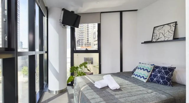 Stylish One Bedroom With Urban Convenience, Забронировать Отель Отели Мельбурна 3 звезды, рядом с Эврика-Тауэр, 3*