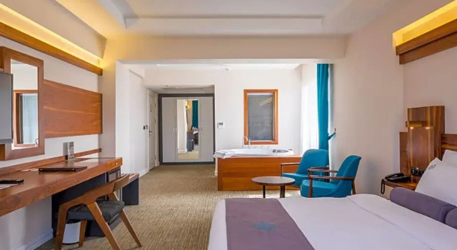 Двухместный люкс Karpalas City Hotel & Spa