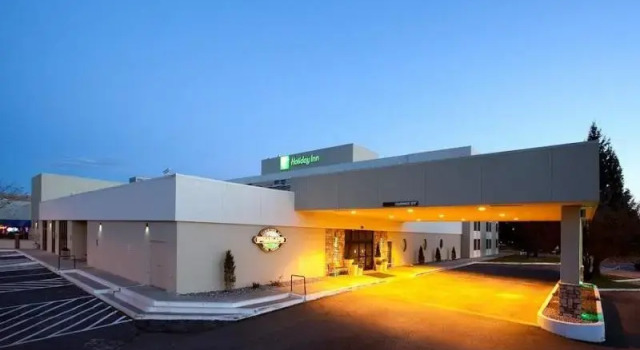 Полулюкс Ramada Plaza by Wyndham Sheridan Hotel & Convention Center