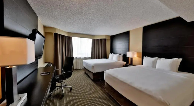 Четырёхместный номер Standard Edmonton Hotel & Convention Center Edmonton