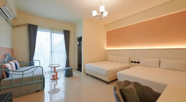 Четырёхместный номер Standard с балконом Avenue B&B