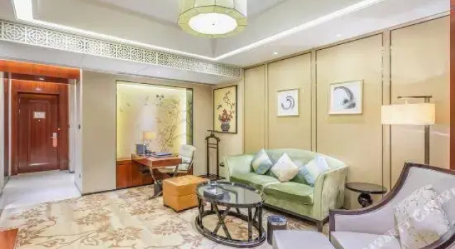 Люкс Deluxe Howard Johnson Zhongtai Plaza Hotel Nanyang
