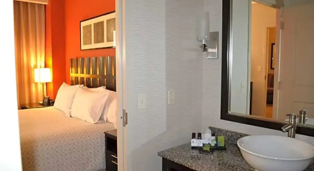 Шестиместный люкс Embassy Suites Palmdale