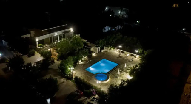 Apartment garden suite in Villa Mariella