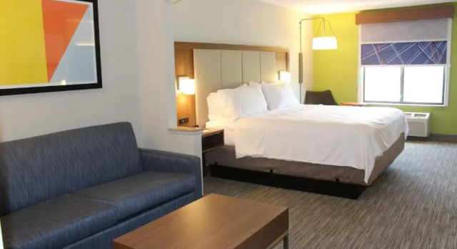 Люкс Holiday Inn Express Forest City by IHG